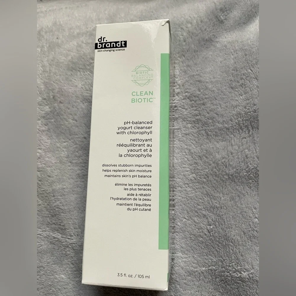 NEW Dr. Brandt Clean Biotic pH-Balanced Yogurt Cleanser with Chlorophyll